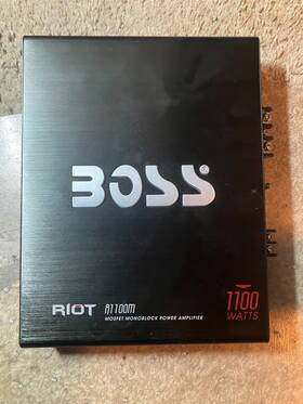 R1100m Boss Audio A1100m Amplifier With Owners Manual