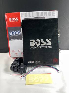 Ze-r1100m.2104.00875 Boss Audio System R1100m Mosfet Monoblock Power Amplifier With Illuminated Led