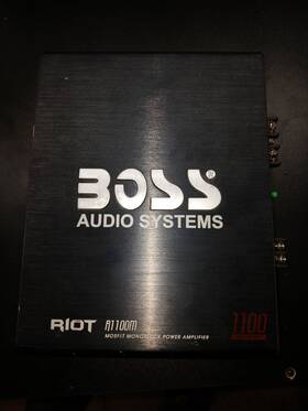 Ze-r1100m.2111.04821 Boss Audio Systems Riot R1100m Single Channel Car Amplifier - Black