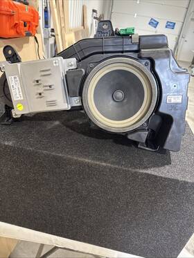 R2dt-18t806-aa Ford Bronco Raptor B&o Amplifier And Woofer