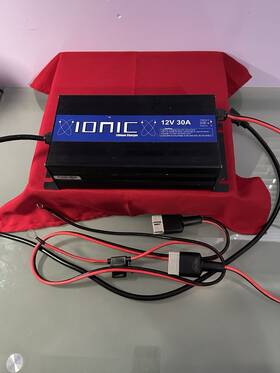 06002022100091 Ionic Lithium Lifepo4 12v 30a Charger