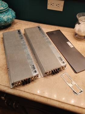 P205 Soundstream 5-channel Amplifier Rare Old School No Extra Mounting Wholes